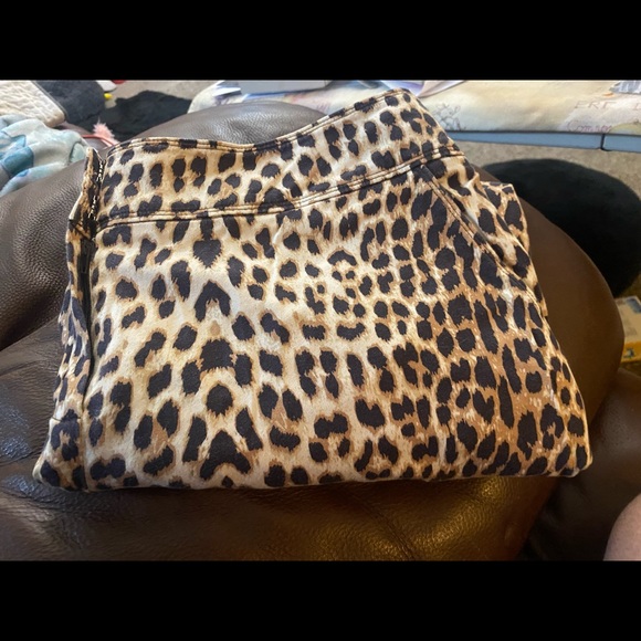Leopard capris
